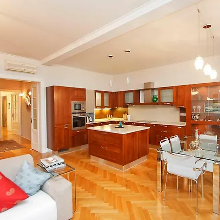 Spacious Elegance In The Heart Of Old Town Prague Exterior photo