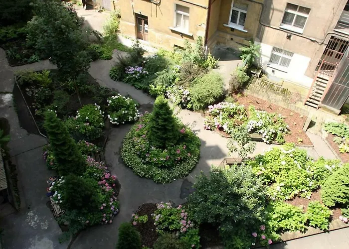 Spacious Elegance In The Heart Of Old Town