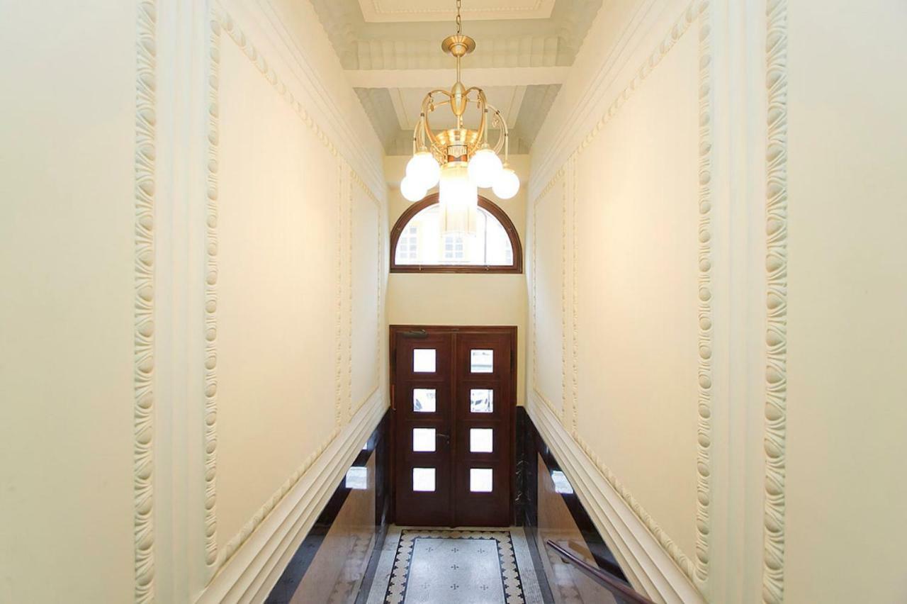 Apartment Spacious Elegance In The Heart Of Old Town